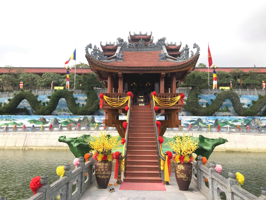 Về lại Chùa Ba Vàng giữa 'tâm bão' trục vong