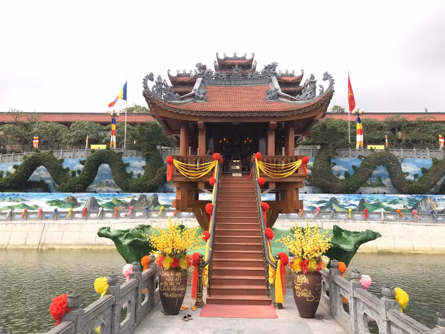 Về lại Chùa Ba Vàng giữa 'tâm bão' trục vong