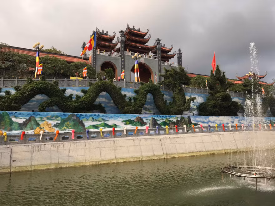 Chủ tịch Uông Bí phủ nhận thông tin nhiều quan chức đầu tư chùa Ba Vàng