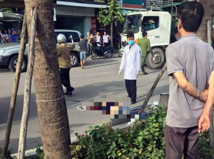 Rượu say lái xe đâm vào dải phân cách tử vong