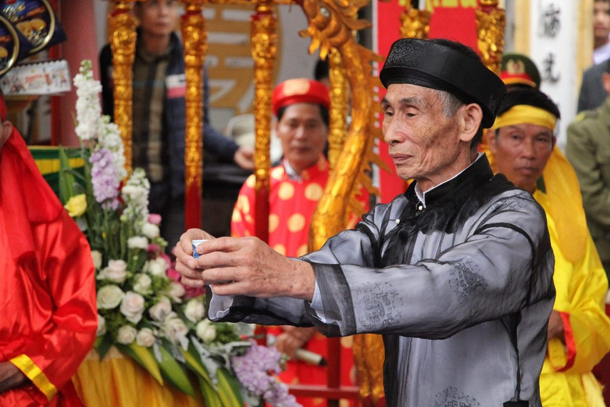 Thề tham nhũng sẽ bị thần linh đả tử.