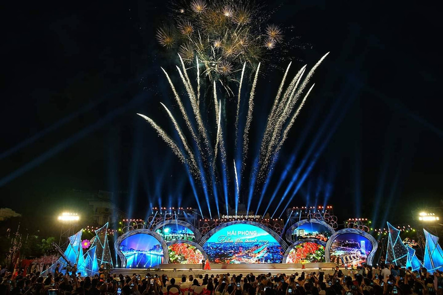 Hàng vạn người tham gia Lễ hội Hoa Phượng đỏ - Hải Phòng 2019