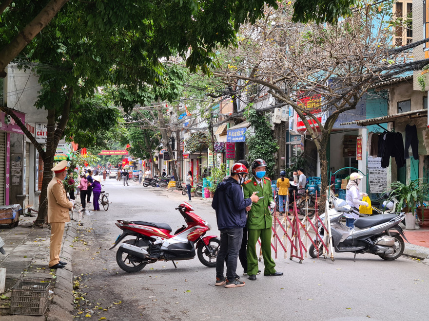 Hai du khách Đức cùng nhiều người được cách ly trên đảo Tháp Nghiêng