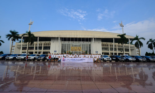 Toàn đoàn tập trung tại SVĐ Mỹ ĐÌnh trước khi lên đường