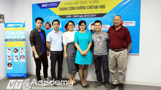 Các khách mời tham dự chương trình GLTT “Thành công không chờ Đại học”