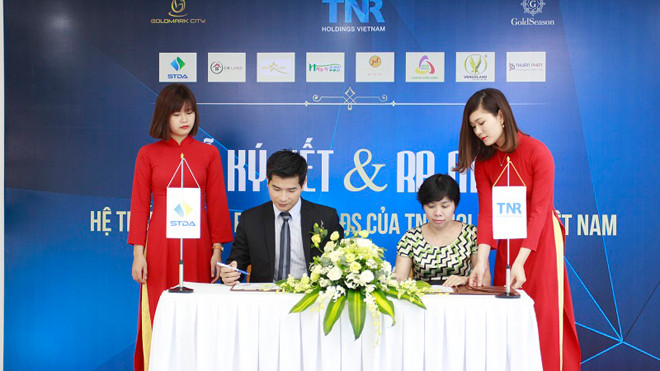 STDA đại diện Hệ thống Đại lý phân phối ký kết cùng TNR Holdings Việt Nam.