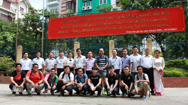 Sinh viên Singgapore đến giao lưu tại trường 