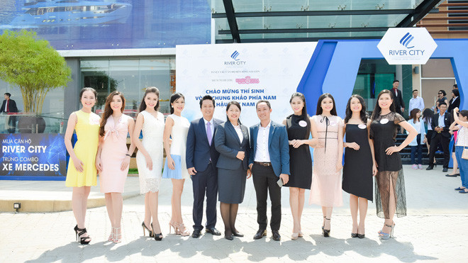 Dàn người đẹp phía Nam HHVN 2016 tham quan khu nhà mẫu lớn nhất VN của River City