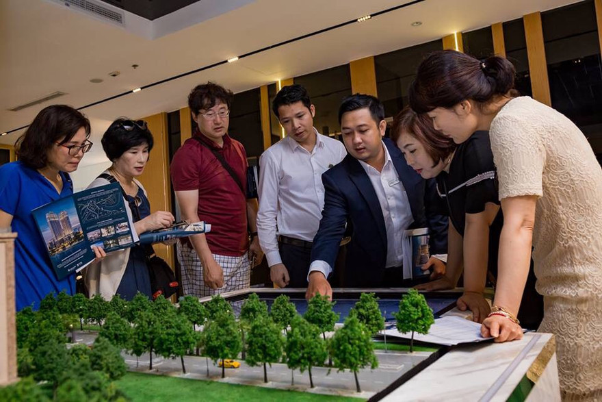 The Emerald, Kosmo Tây Hồ, Sunshine City, … là một số những dự án CENLAND kinh doanh, đang thu hút được đông đảo khách hàng quốc tế tìm mua.