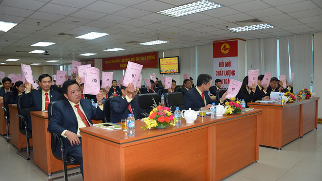 Các cổ đông thông qua các nội dung tại đại hội