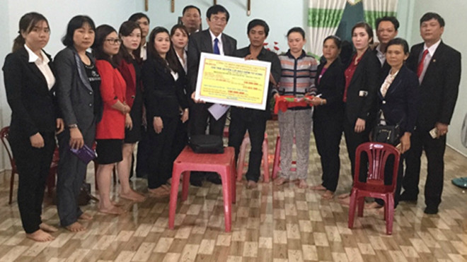 Prudential chi trả quyển lợi bảo hiểm cho học sinh tử vong tại Gia Lai