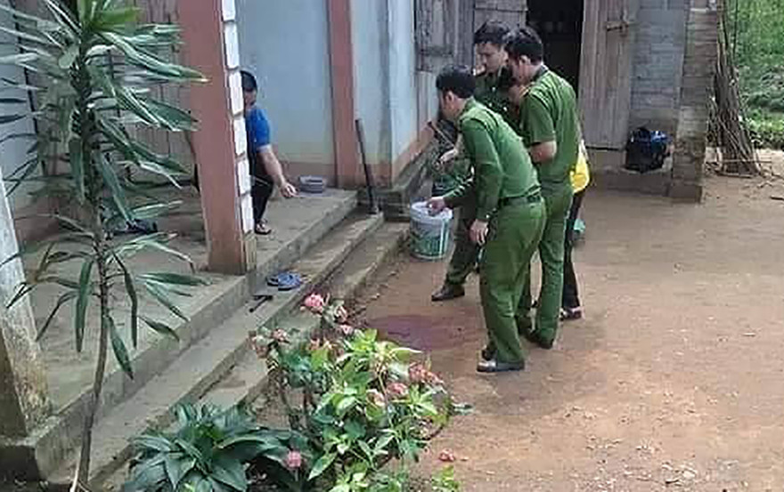 Cơ quan công an đang khám nghiệm hiện trường vụ án.