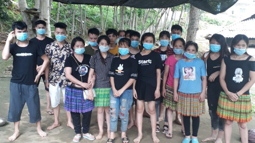 Các đối tượng đang vượt biên giới vào Việt Nam bị bắt giữ. 