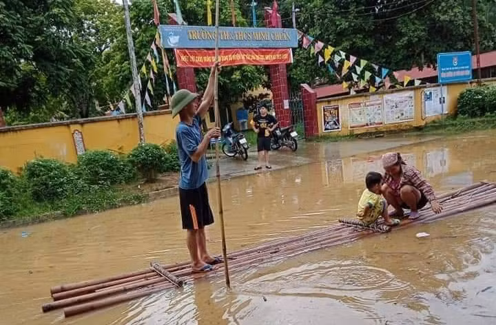 Nước sông Hồng dâng cao, TP. Yên Bái ngập cục bộ.