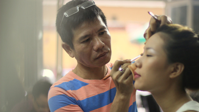 Chuyên gia trang điểm Huỳnh Thiện: “Hạnh phúc khi được truyền nghề” 