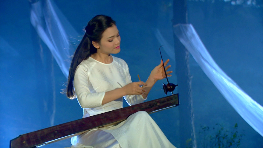 Phạm Phương Thảo ra MV về 10 cô gái Ngã ba Đồng Lộc