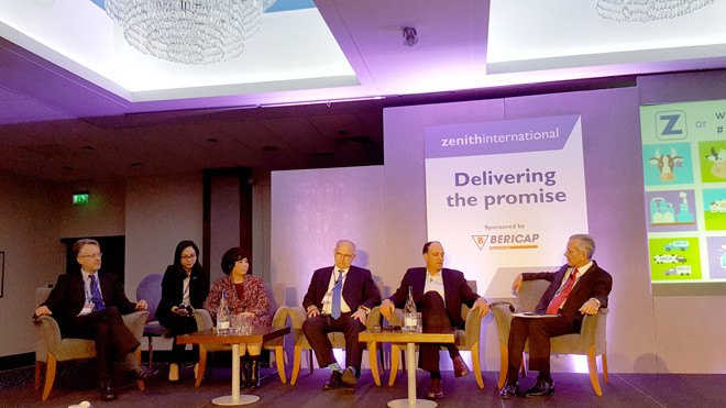 Bà Thái Hương thảo luận về định hướng sản xuất các sản phẩm sữa “Vì sức khỏe cộng đồng” với các chuyên gia ngành sữa thế giới ngày 28/6.