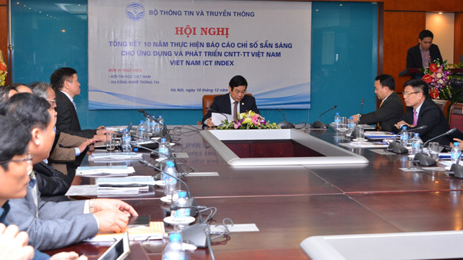 Bộ trưởng Nguyễn Bắc Son chủ trì Hội nghị, Phó Tổng giám đốc Vietcombank Đào Minh Tuấn (bên phải, thứ 2 từ trên xuống) tham dự Hội nghị