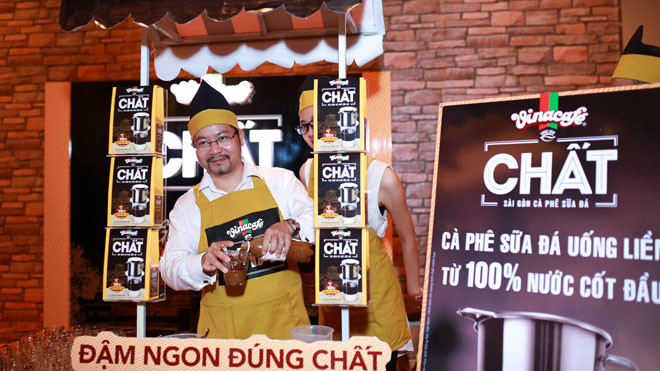 Đây là sản phẩm được áp dụng công nghệ đột phá với cà phê được làm hoàn toàn từ 100% nước cốt đầu tiên của cà phê rang xay nguyên chất, để mang đến cho người thưởng thức ly cà phê sữa đá uống liền đậm ngon đúng chất pha phin kiểu Việt. Ông Nguyễn Tân Kỷ, 