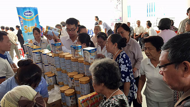 Người cao tuổi rất quan tâm đến các sản phẩm dinh dưỡng đặc biệt của Vinamilk