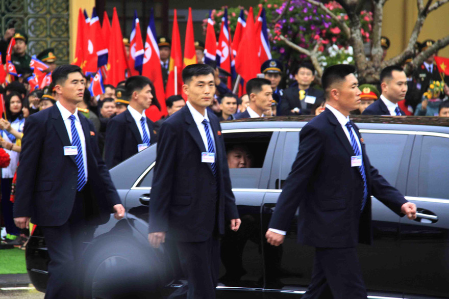 Nhìn gần đội an ninh lừng danh bảo vệ lãnh đạo Triều Tiên ở Việt Nam