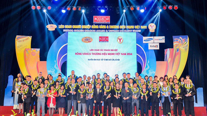 Prudential nhận giải thưởng rồng vàng dịch vụ tài chính xuất sắc nhất 