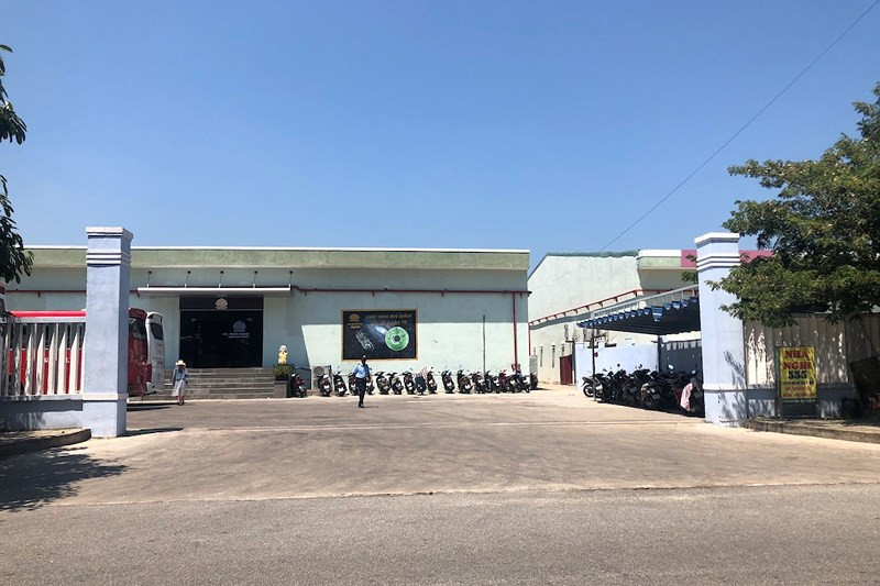 Cửa hàng đá quý của Công ty TNHH MTV HILIN bị phạt 450 triệu đồng vì niêm yết giá bằng ngoại tệ. Ảnh: Lê Phi.