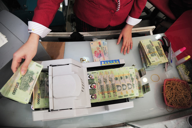 Khoản tiền thưởng Tết luôn được nhiều người ngóng đợi. Ảnh: Ngọc Thắng