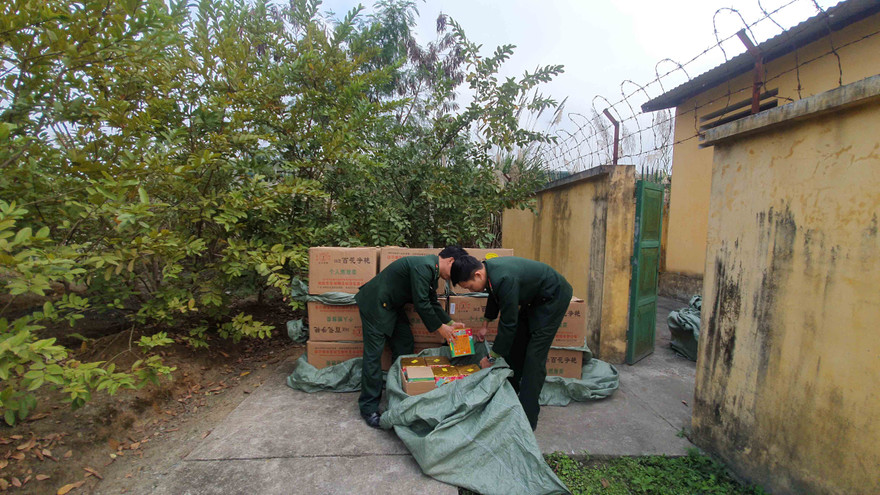 Số pháo hoa được vận chuyển từ Trung Quốc vượt biên qua Việt Nam.