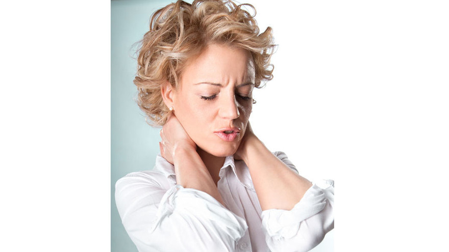 Đau cổ, vai – rất có thể bạn đã bị thoát vị đĩa đệm đốt sống cổ