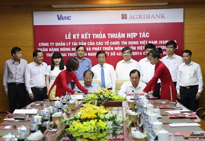  Agribank và VAMC ký kết thỏa thuận hợp tác về triển khai thực hiện Nghị quyết 42 của Quốc hội về thí điểm xử lý nợ xấu