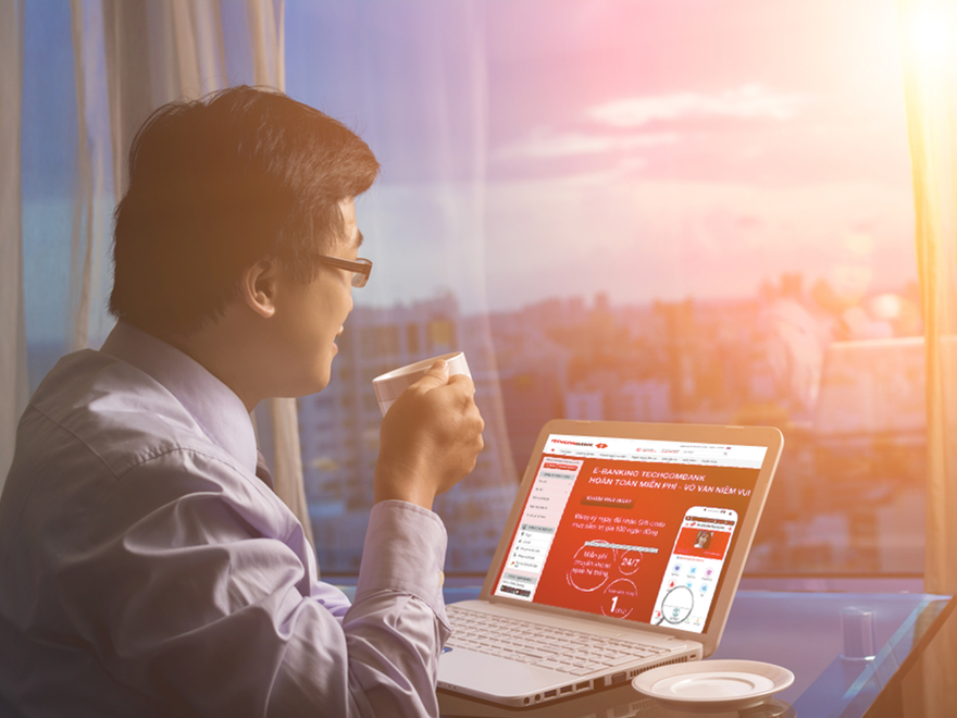 Tận hưởng giao dịch miễn phí cùng E-banking Techcombank