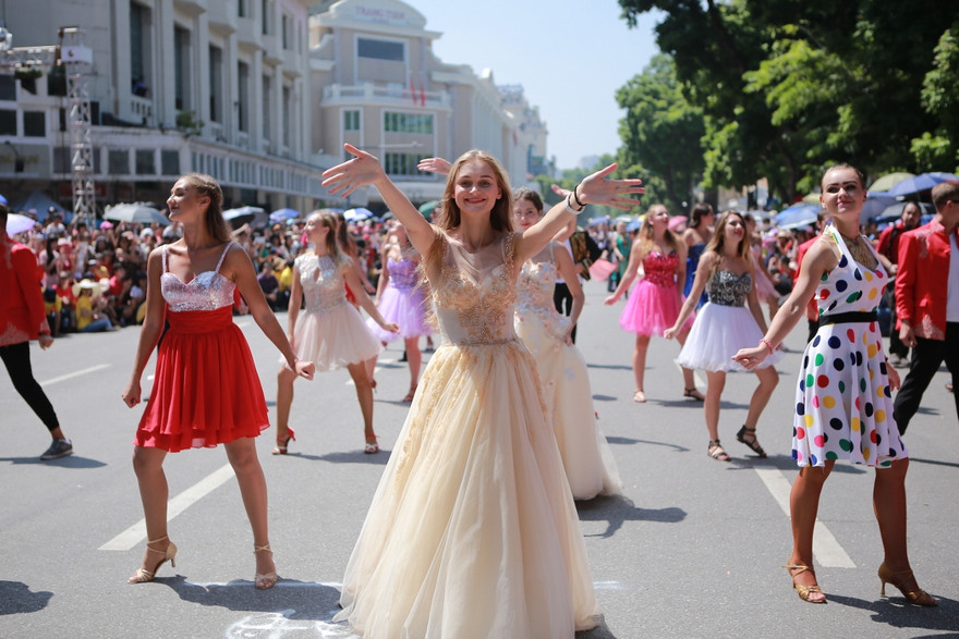 Du lịch lễ hội - “con gà đẻ trứng vàng” bị bỏ quên