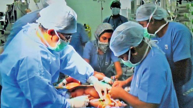 Một ca phẫu thuật trong điều trị bệnh thoát vị đĩa đệm.