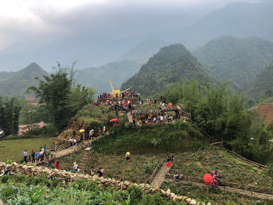 Sa Pa đông nghịt du khách ngày đầu nghỉ lễ 30/4