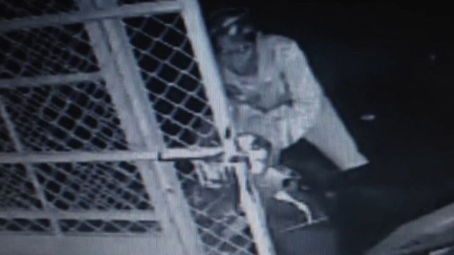 Một trường hợp mất trộm xe máy được ghi nhận tại một hẻm cụt đường Điện Biên Phủ, Phường 15, Quận Bình Thạnh vào ngày 23/12/2014. Dù chủ xe đã khoá cổ xe nhưng tên trộm nhanh chóng vô hiệu khoá, mở khoá cổ chỉ trong vòng 3 giây.(Ảnh: Internet)