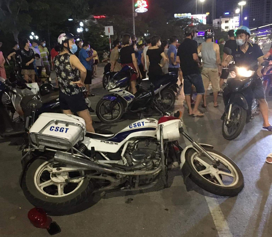 Bị truy đuổi, 9X 'tạt đầu' xe khiến CSGT ngã gãy chân