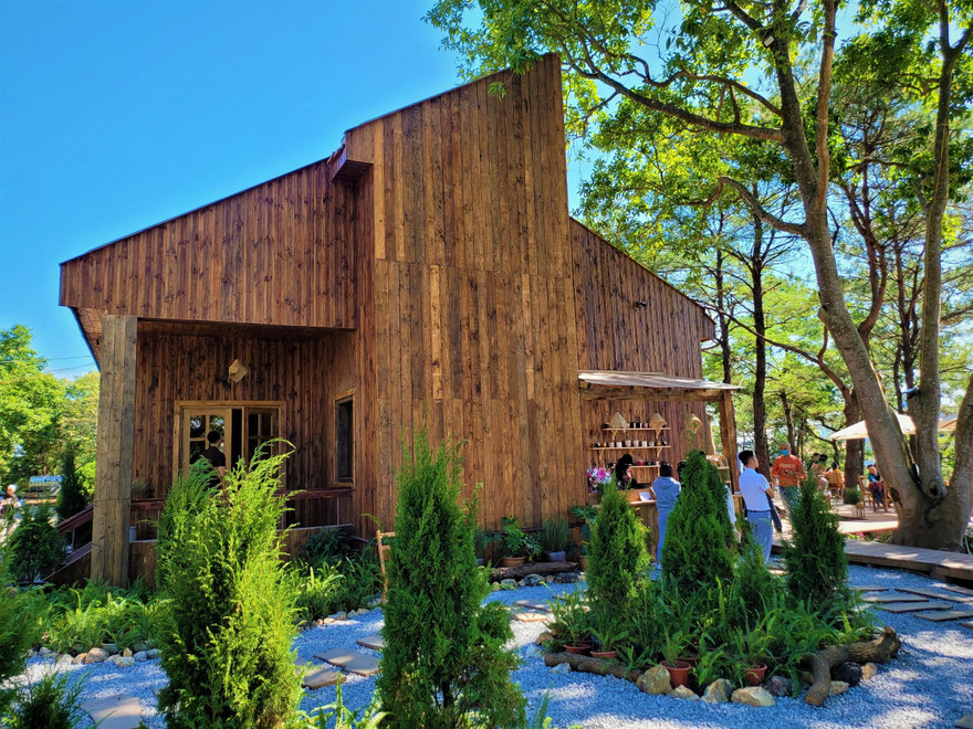 Khu vui chơi không phép dựng trên đất quốc phòng ở Quảng Ninh