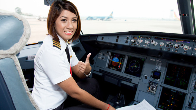 Antonette Parucha trong buồng lái