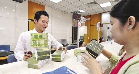 Chuyên gia dự báo vẫn còn dư địa để giảm lãi suất trong 6 tháng cuối năm. Ảnh minh họa internet