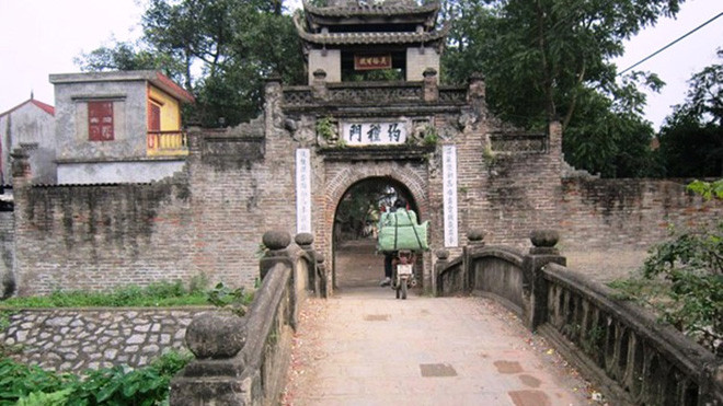 Cổng làng Ước Lễ.