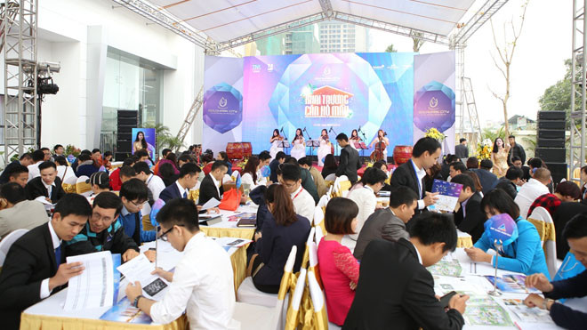 Rất đông khách hàngđã đến tham dự lễ khai trương căn hộ mẫu Goldmark City