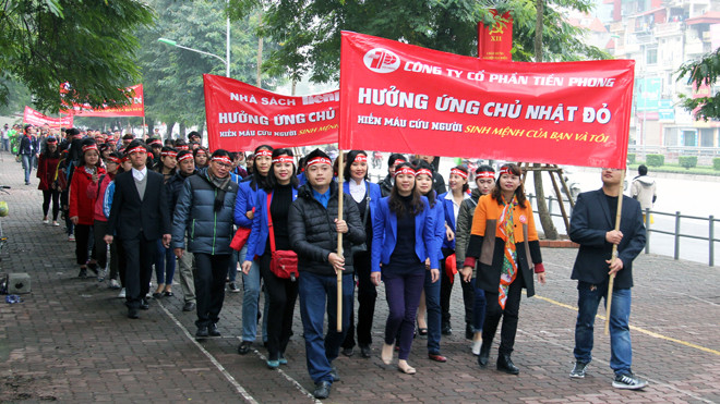 Nhà sách Tiền Phong tiếp lửa ngày hội “Chủ Nhật Đỏ” lần thứ VIII – 2016.