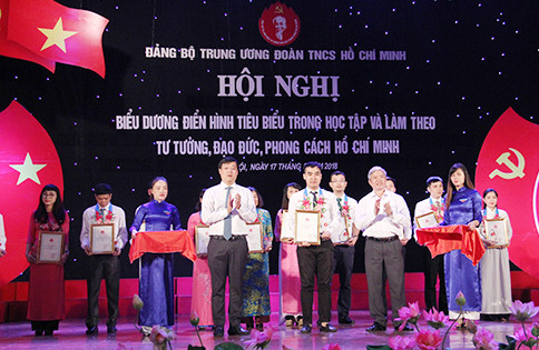 Anh Lê Quốc Phong, Bí thư thứ nhất T.Ư Đoàn biểu dương các gương điển hình học tập Bác. 