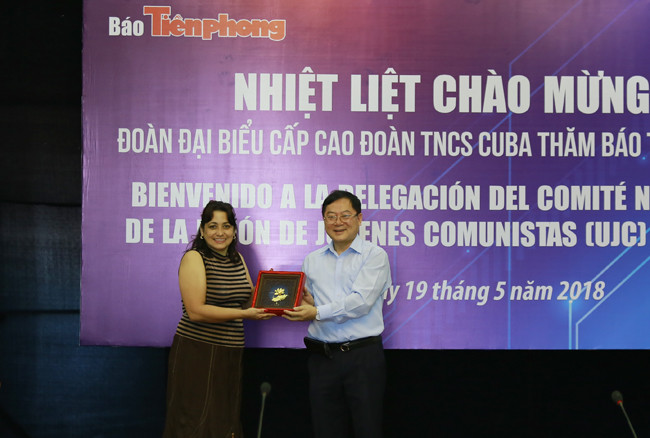 Đoàn đại biểu cấp cao T.Ư Đoàn TNCS Cuba thăm báo Tiền Phong