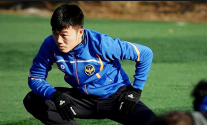 Xuân Trường tập luyện tại CLB Inchoen. 