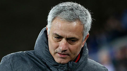 Mourinho ám chỉ M.U bị chơi khăm
