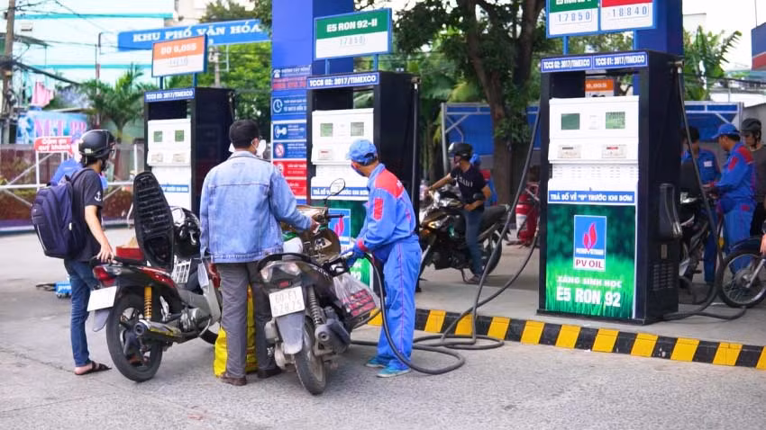 Xăng sinh học E5 RON 92 rẻ hơn nhiều so với xăng RON 95