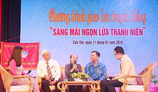 Cựu cán bộ Đoàn thanh niên các cơ quan TW cục Miền Nam giao lưu với tuổi trẻ thành phố Cần Thơ