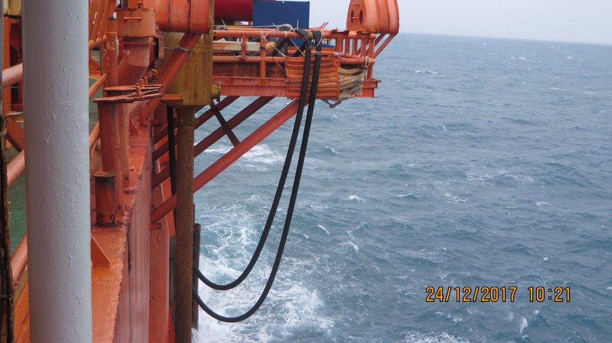 hoạt động chằng, chống, buộc cố định các thiết bị, phương tiện trên giàn Đại Hùng 01